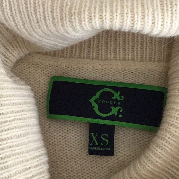 CWonder Women’s turtleneck sweater - Picture 3 of 3